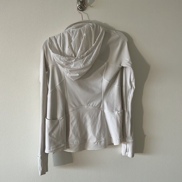 Lululemon White Nulu Hoodie size 4 great condition - Picture 5 of 6